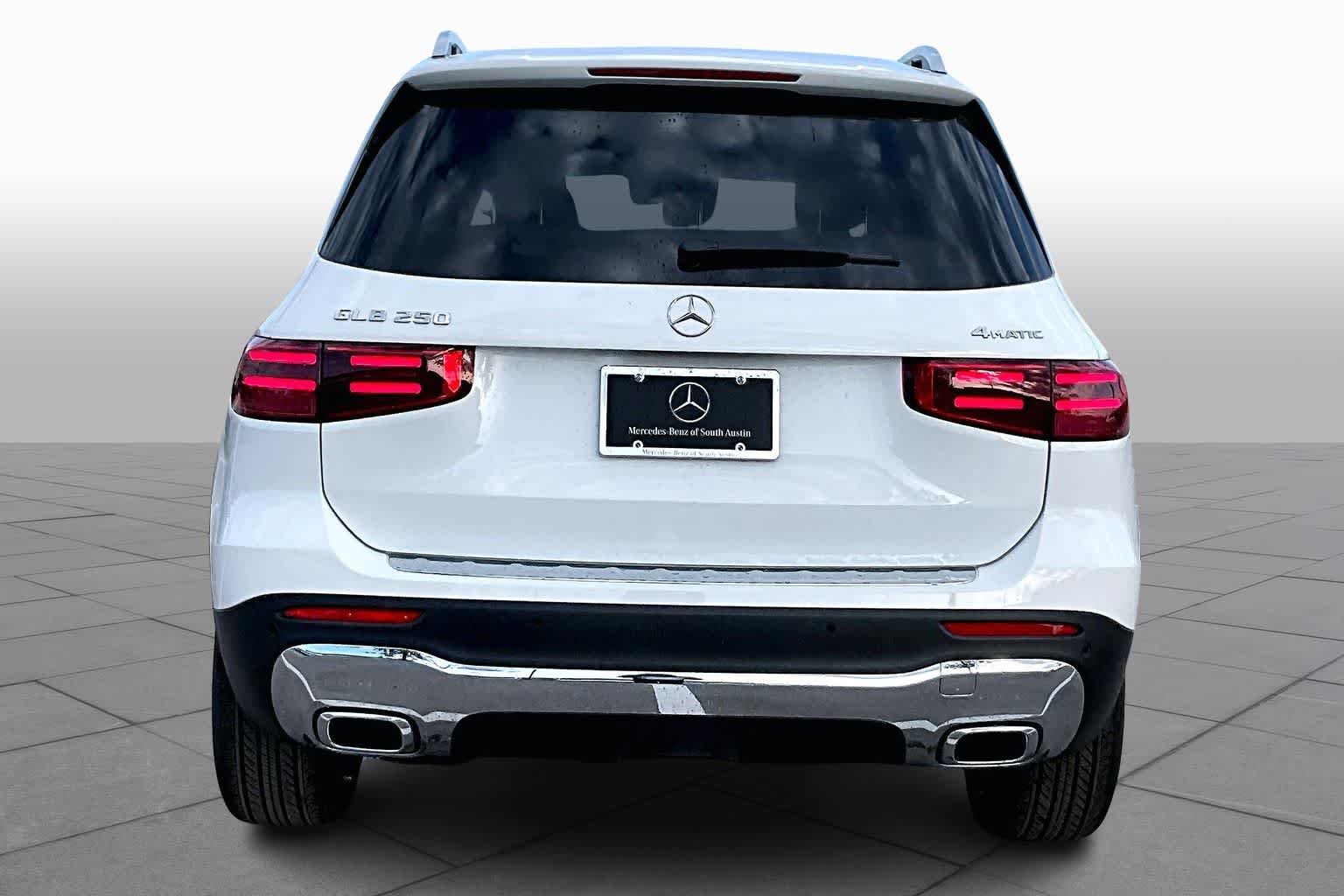 New 2026 Polar White Mercedes-Benz GLB 250 image 4