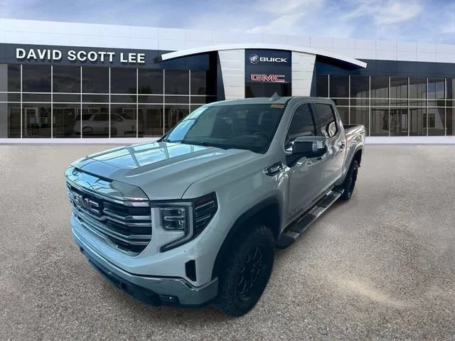 Used 2023 White Frost Tricoat GMC SLT image 2
