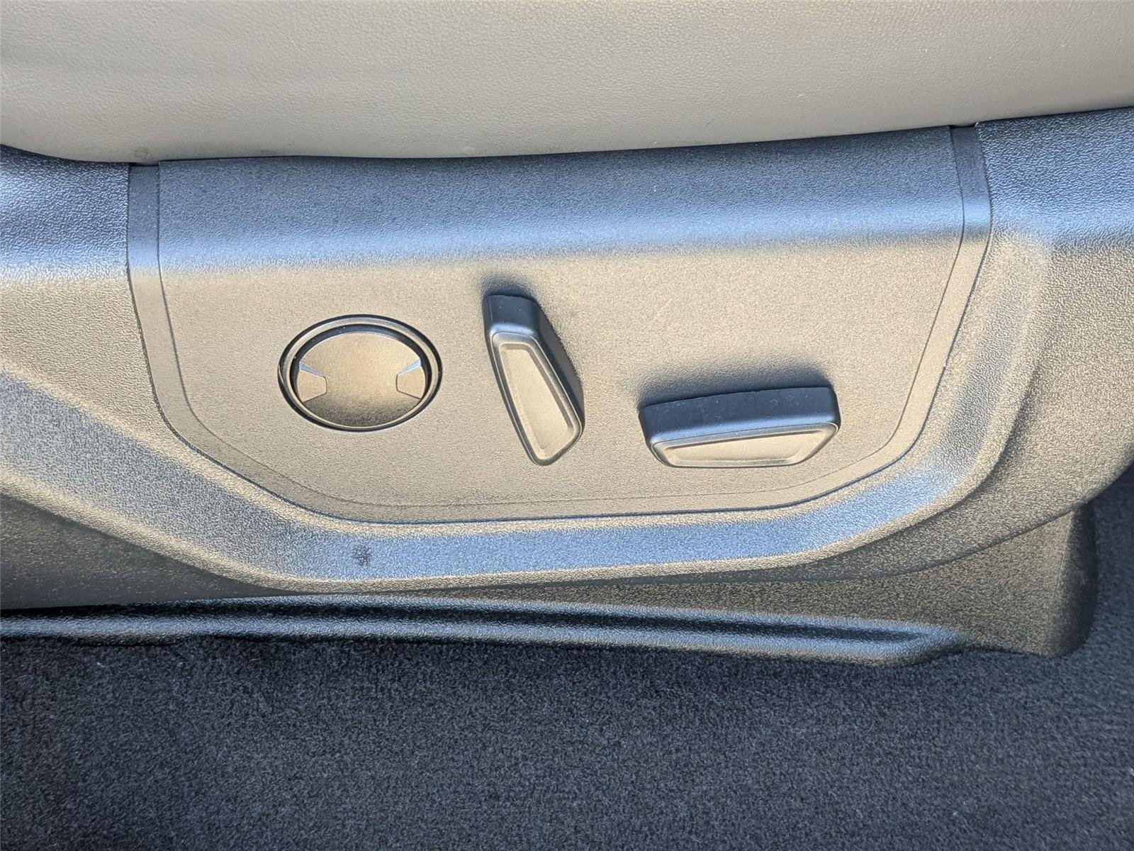 Used 2024 Agate Black Metallic Ford XLT image 40