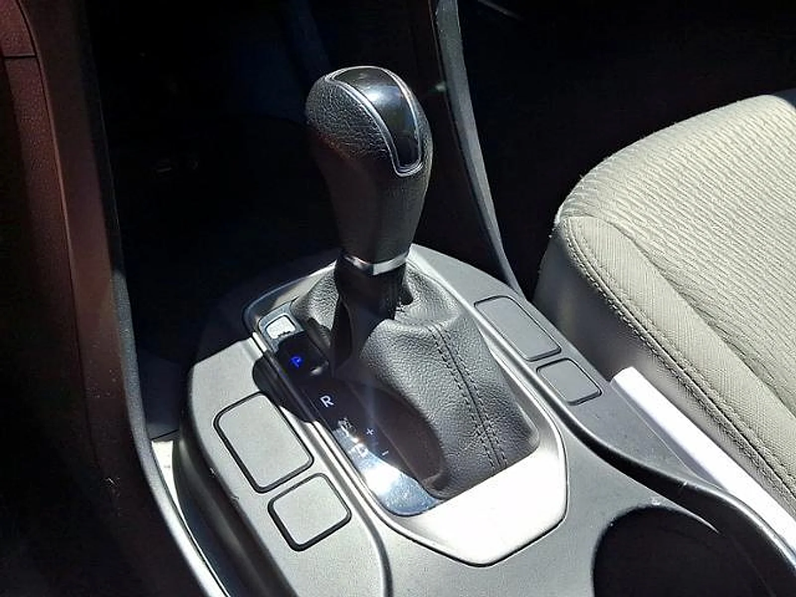 Used 2019 Circuit Silver Hyundai SE image 15