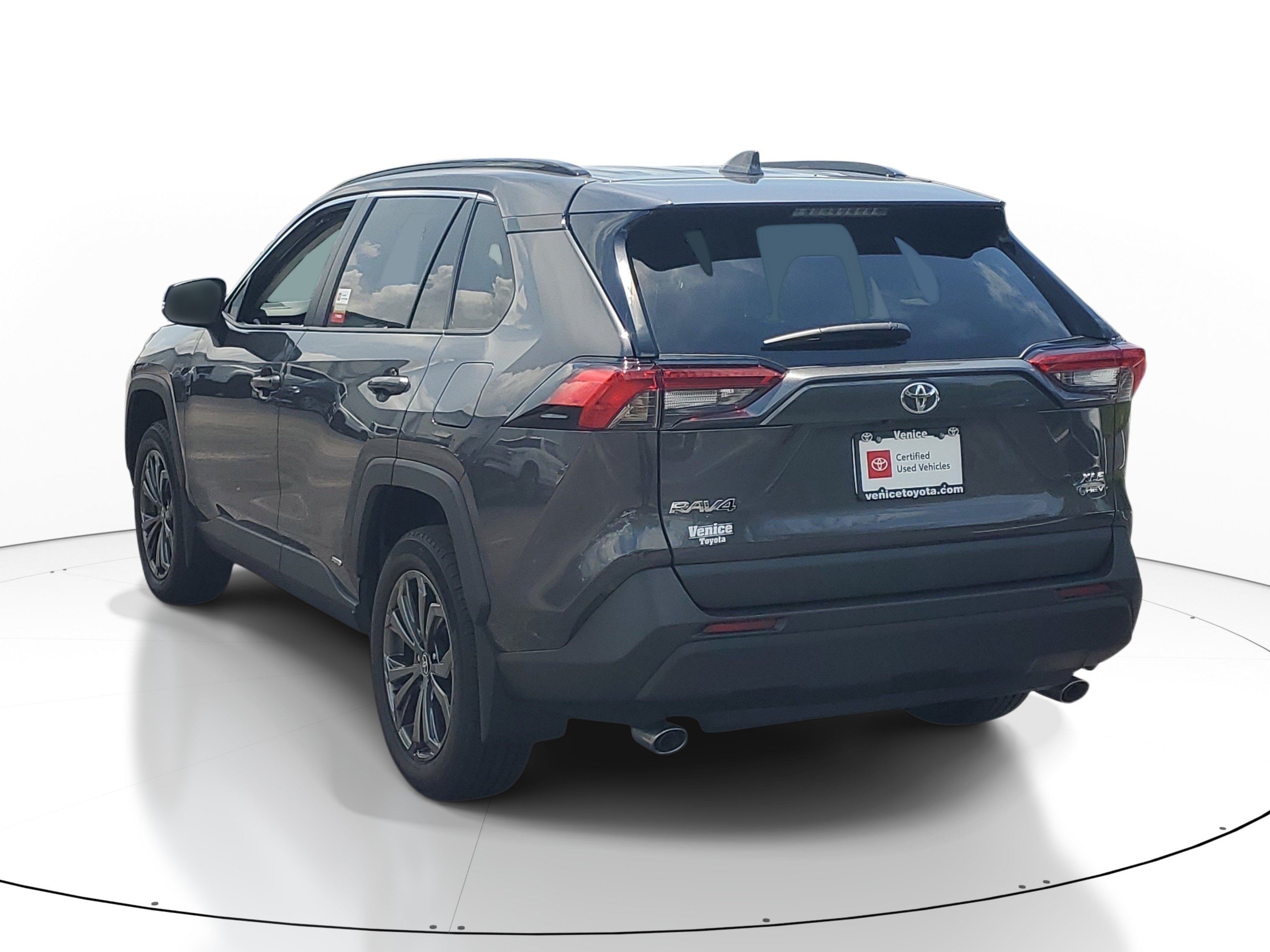 Used 2025 Magnetic Gray Metallic Toyota Hybrid XLE Premium image 3