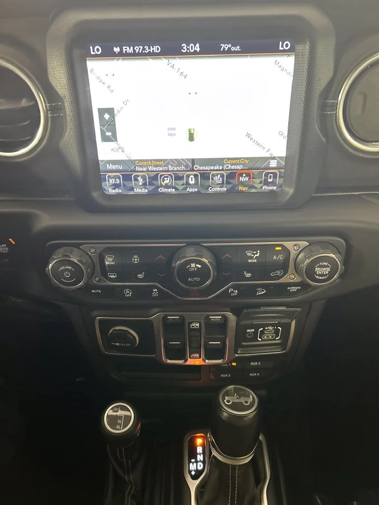 Used 2018 Silver Jeep Unlimited Sahara image 13