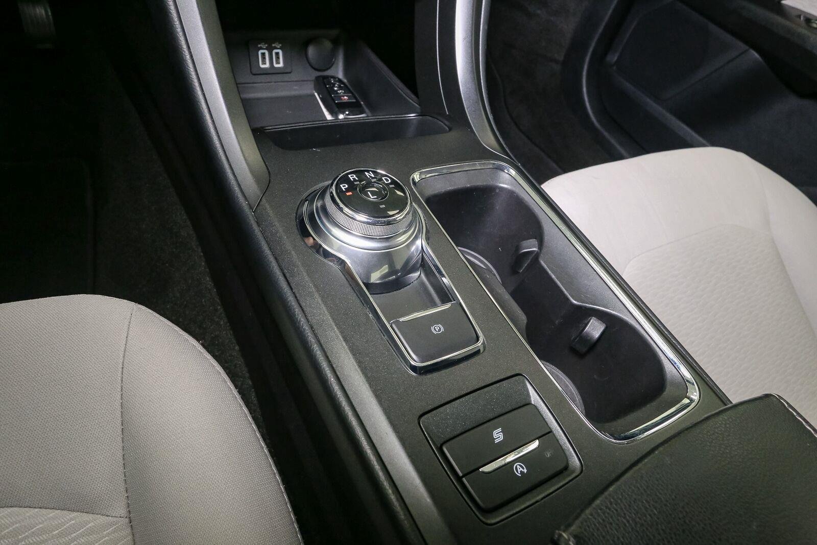 Used 2020 Iconic Silver Ford SE image 30