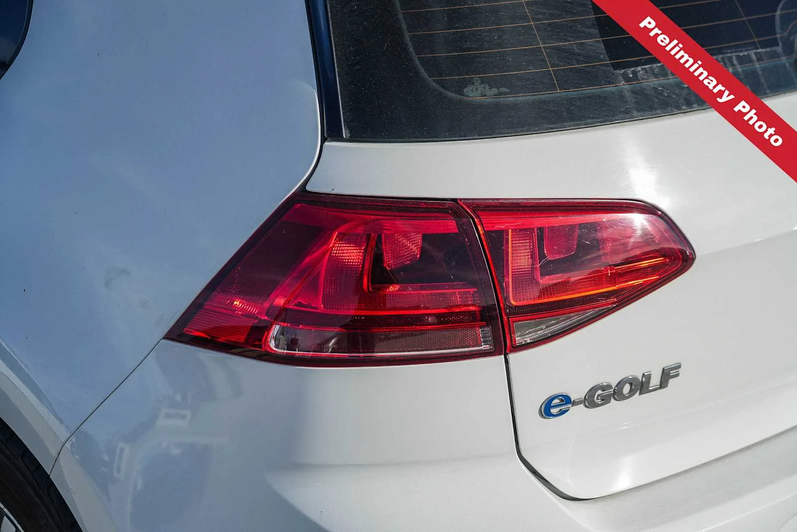 Used 2016 White Volkswagen SE image 9