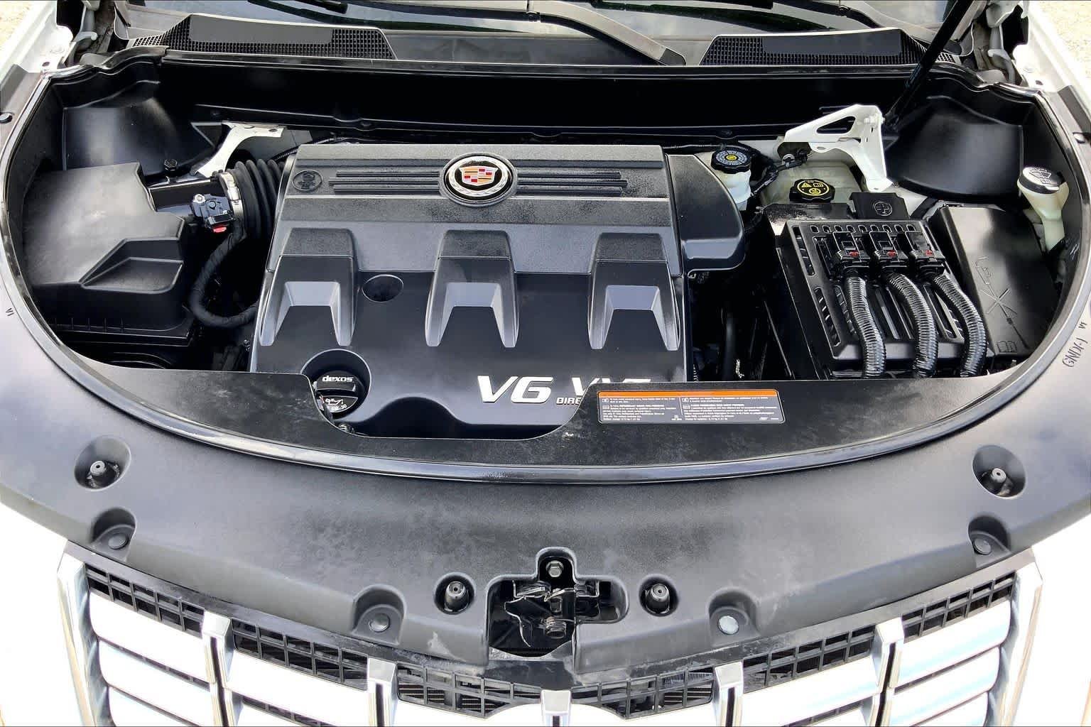 Used 2013 Platinum Ice Tricoat Cadillac Luxury Collection image 31
