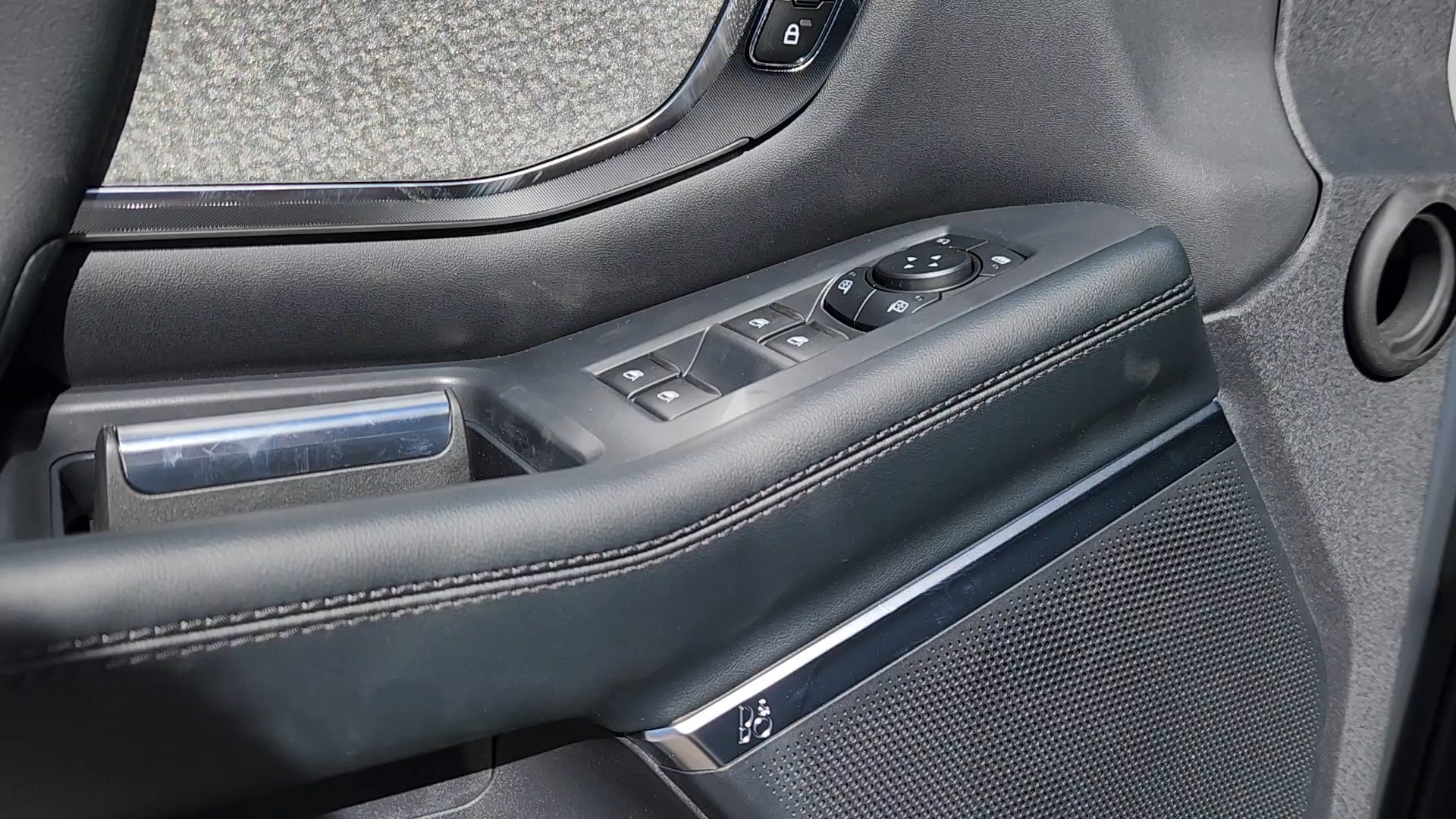 New 2027 Star White Metallic Tri-Coat Ford Tremor image 26