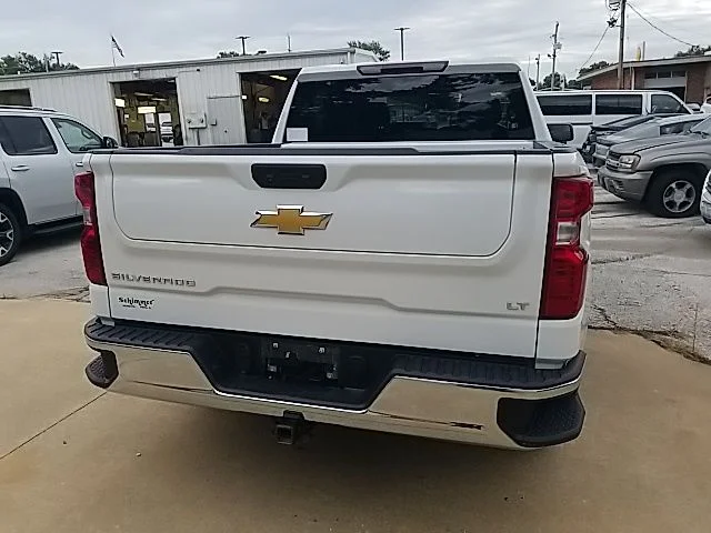 Used 2022 White Chevrolet LT image 23