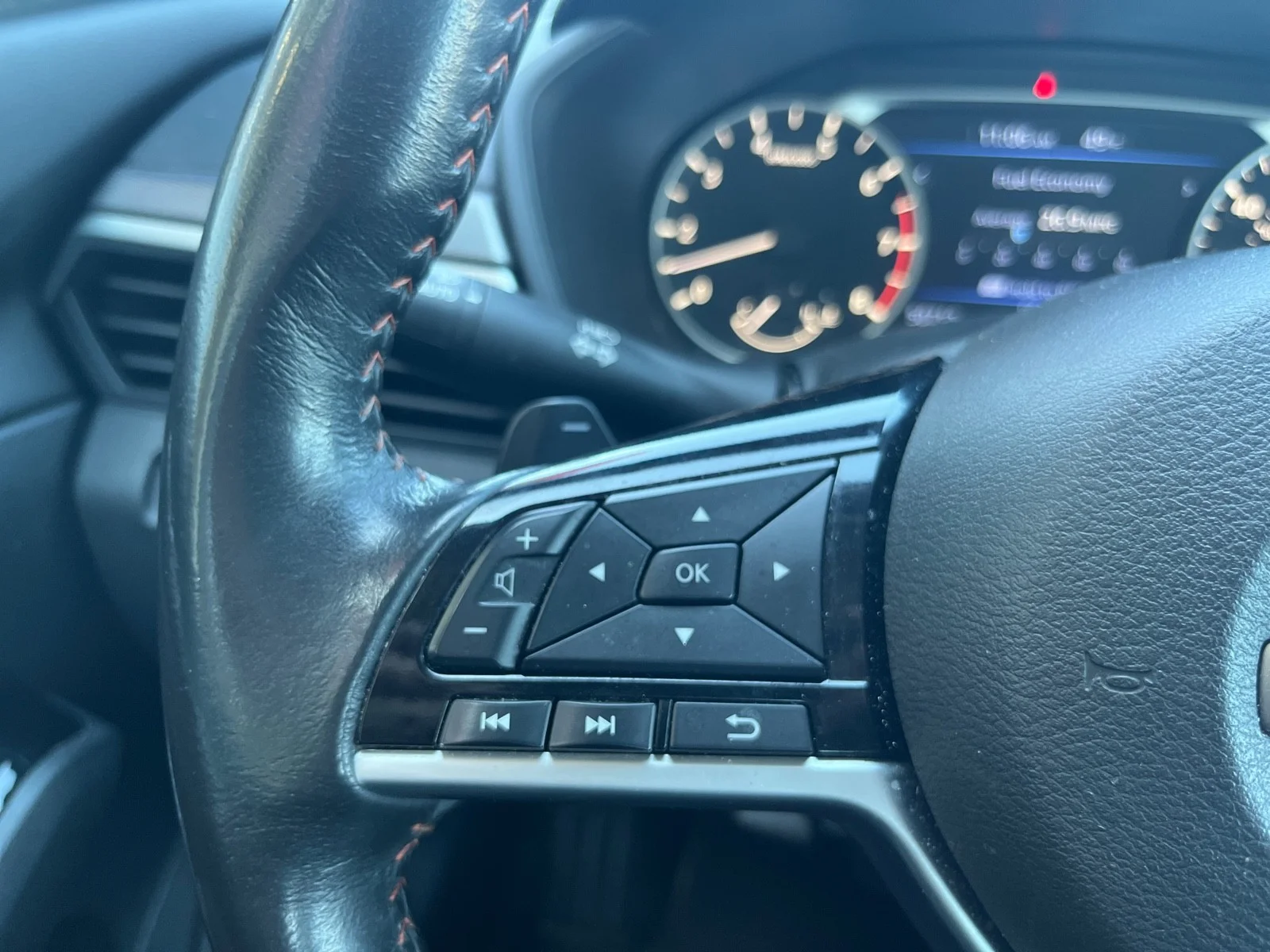 Used 2024 Glacier White Nissan 2.5 SR image 21