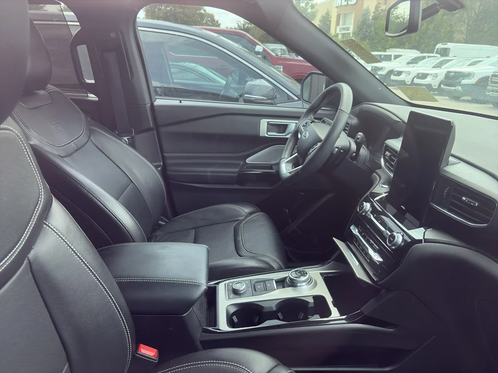 Used 2024 Agate Black Metallic Ford ST image 3