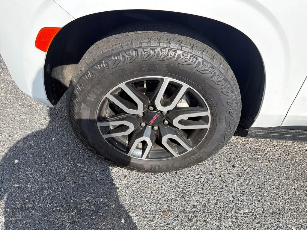 Used 2023 White GMC AT4 image 30