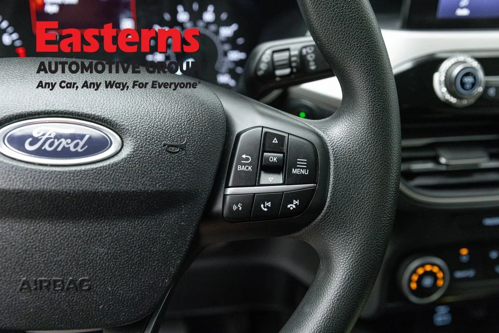 Used 2022 White Ford SE image 15
