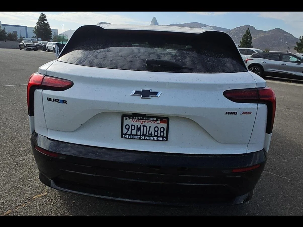 Used 2024 Summit White Chevrolet RS image 22