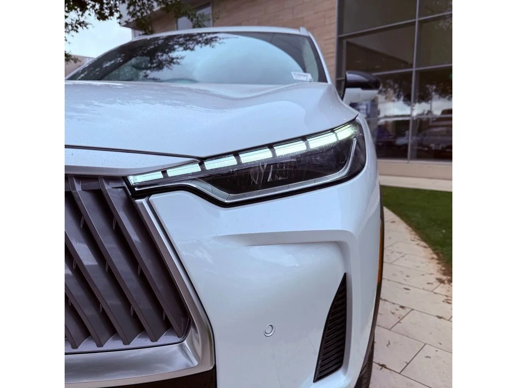 New 2026 Radiant White INFINITI Luxe AWD image 7