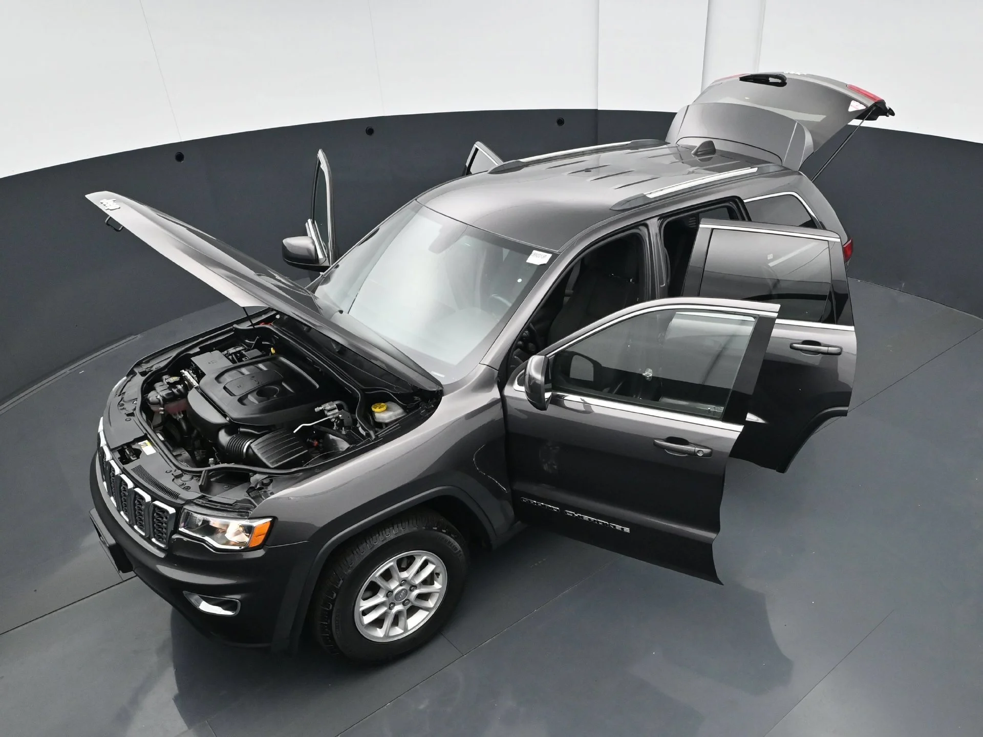 Used 2020 Granite Crystal Metallic Clearcoat Jeep Laredo E image 42