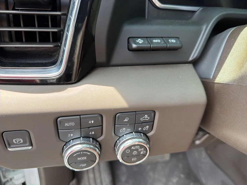 Used 2025 White GMC Denali image 17
