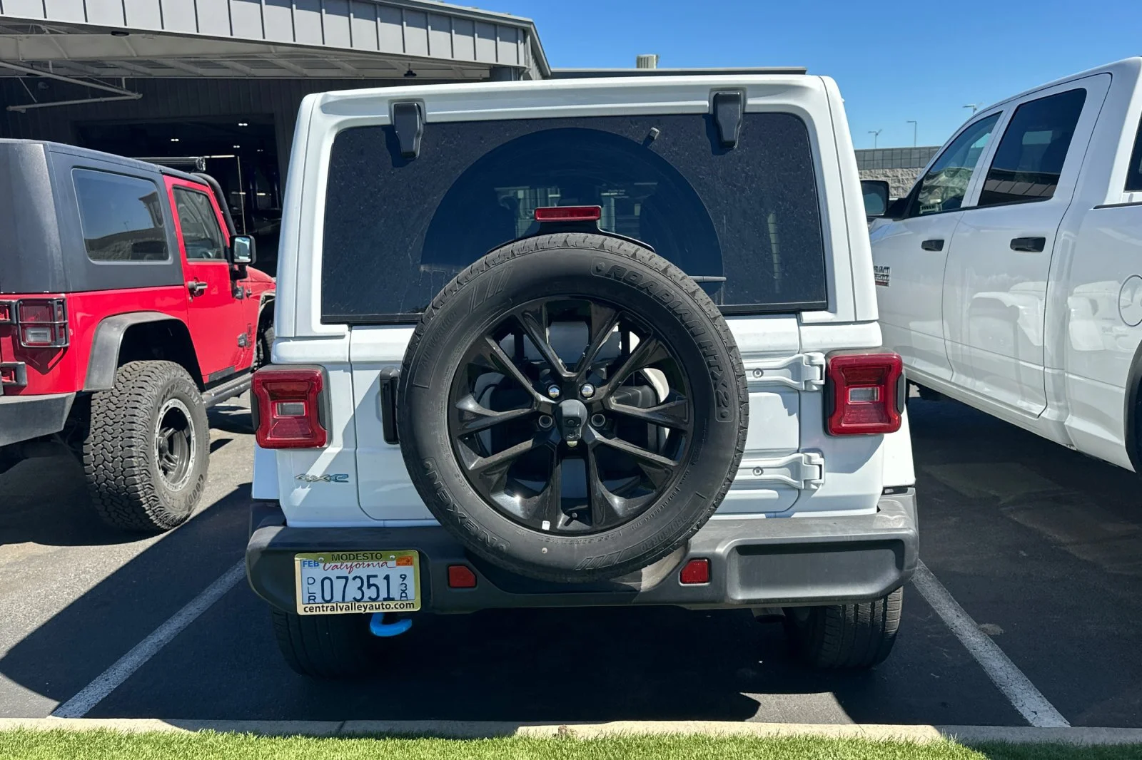 Used 2024 Bright White Clearcoat Jeep Sahara image 6