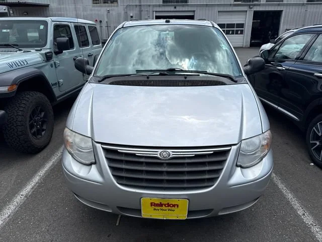 Used 2005 Chrysler Town & Country LX with VIN 2C4GP44R55R558370 for sale in Kirkland, WA