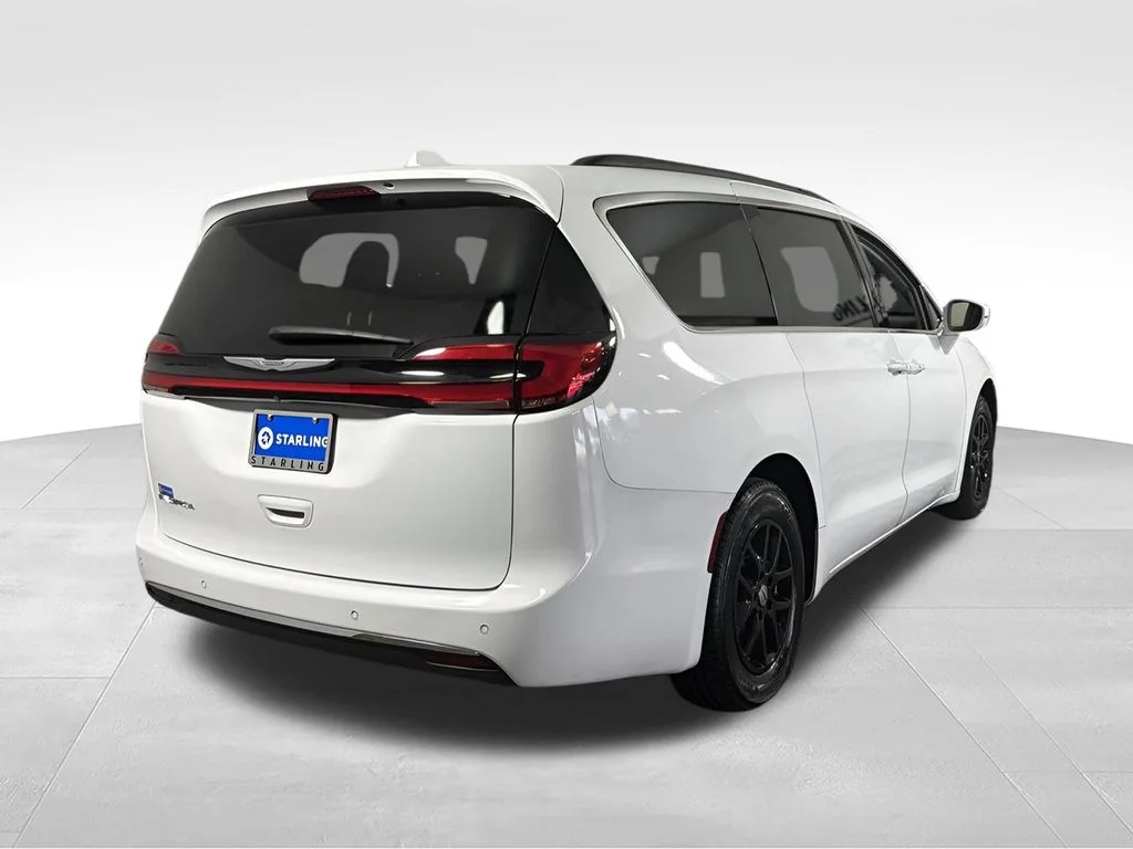 Used 2022 White Chrysler Touring L image 9