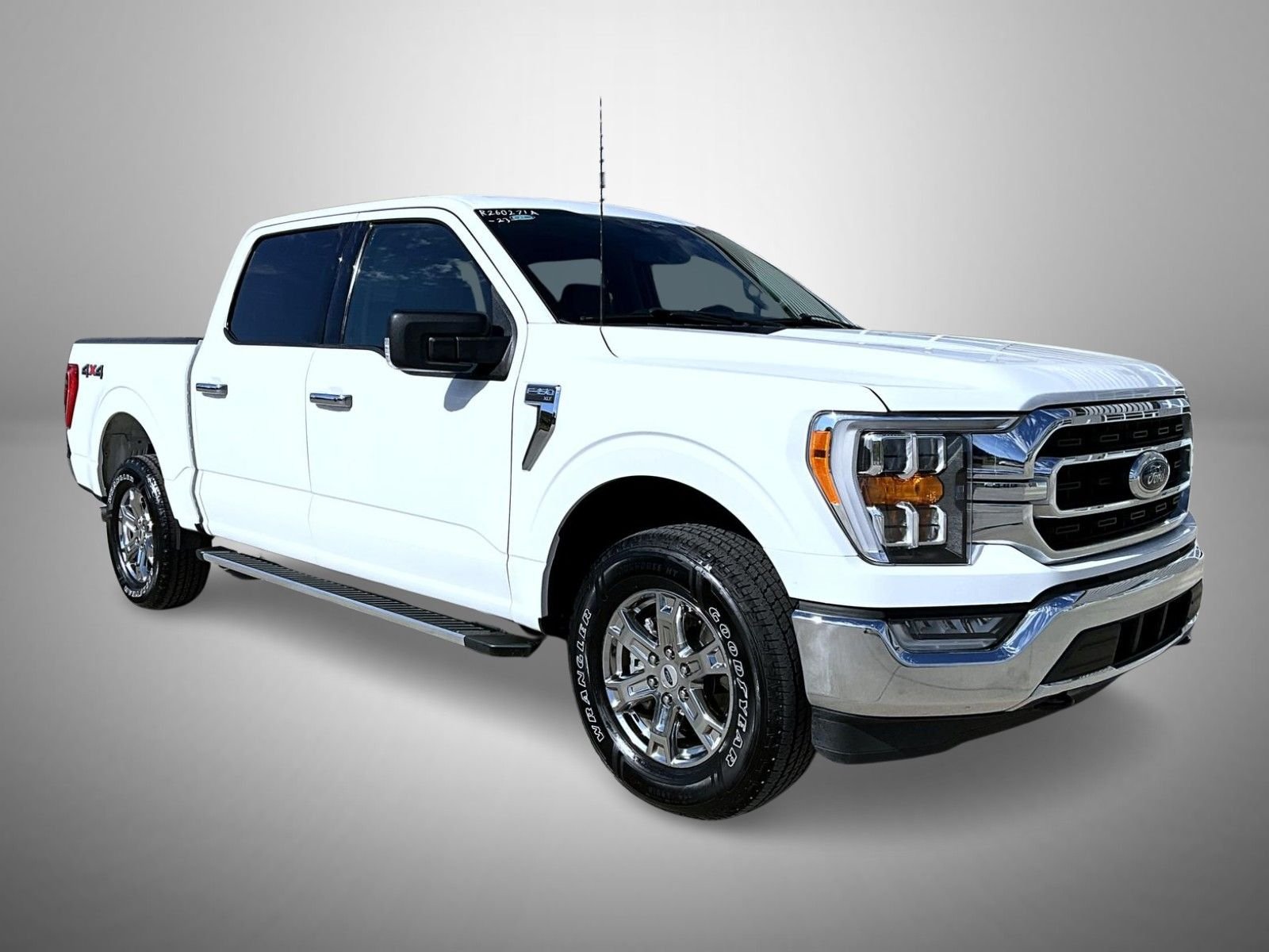 Used 2023 Oxford White Ford XLT image 3