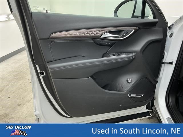 Used 2022 Summit White Buick Avenir image 16