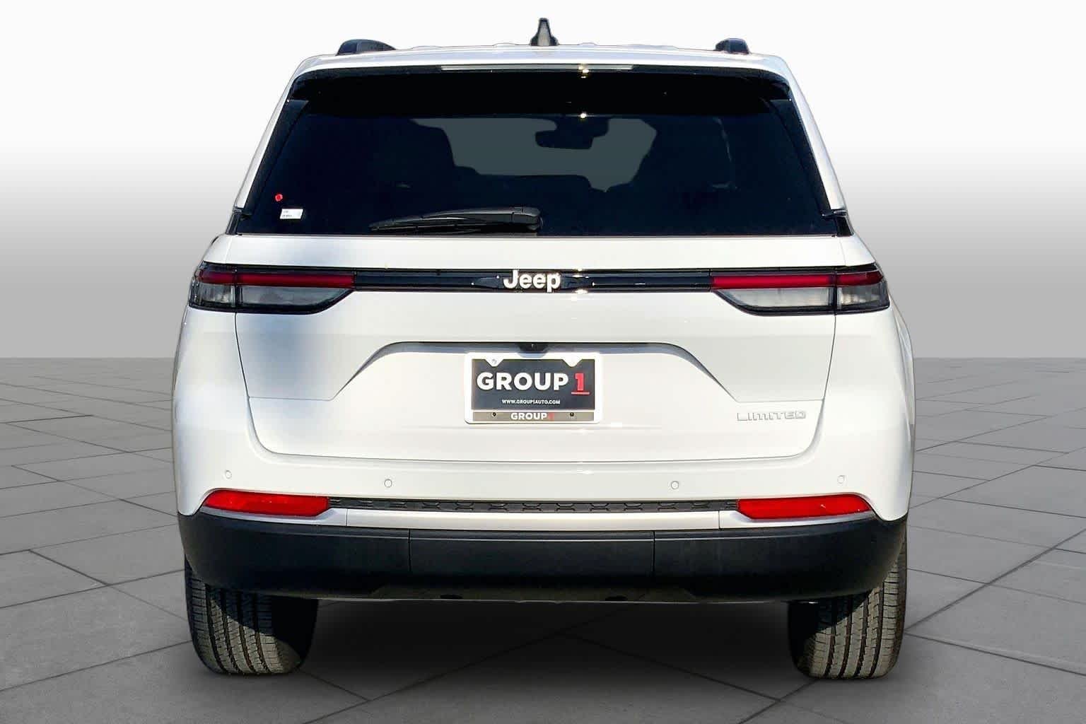 New 2027 Bright White Clear-Coat Paint Jeep Limited image 4