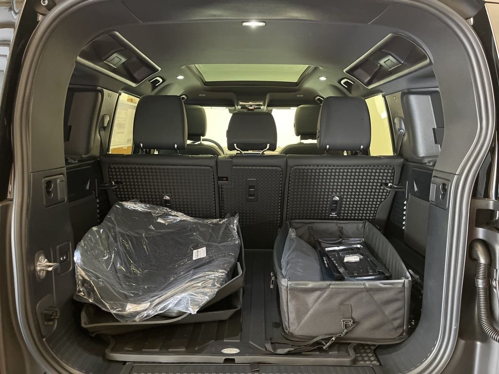 Used 2025 Carpathian Grey Prem Met Land Rover S image 27