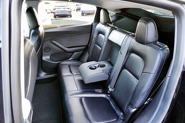Used 2020  Tesla Long Range image 18