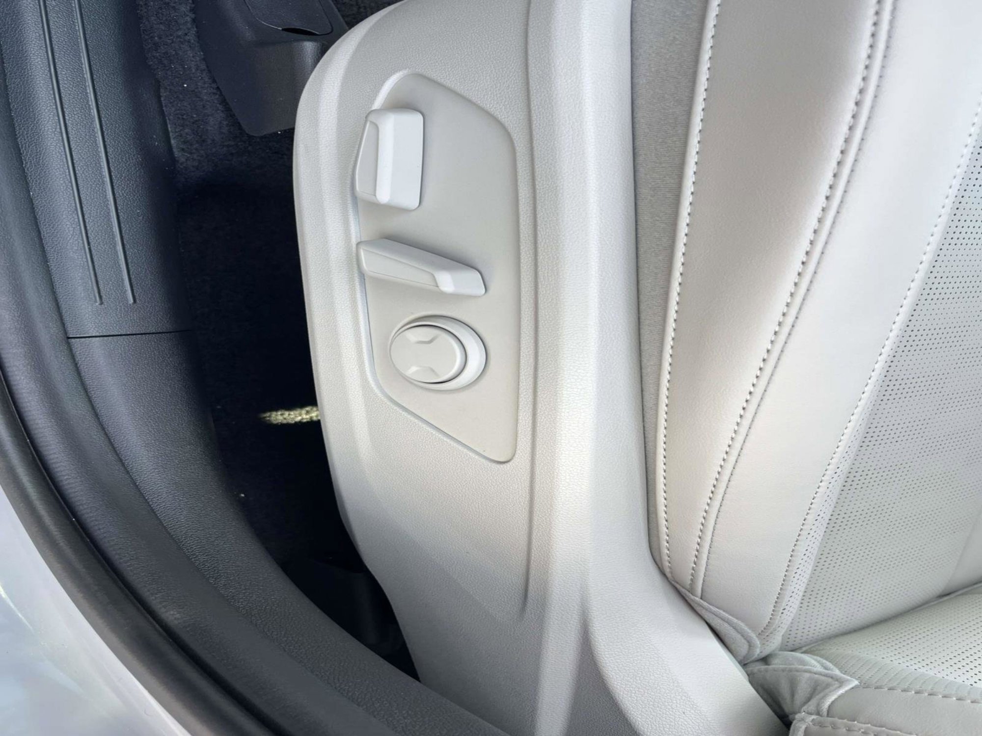 New 2026 Wolf Gray Kia SX image 26