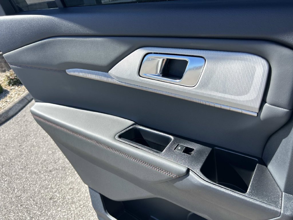 New 2027 Star White Metallic Tri-Coat Ford Active image 17
