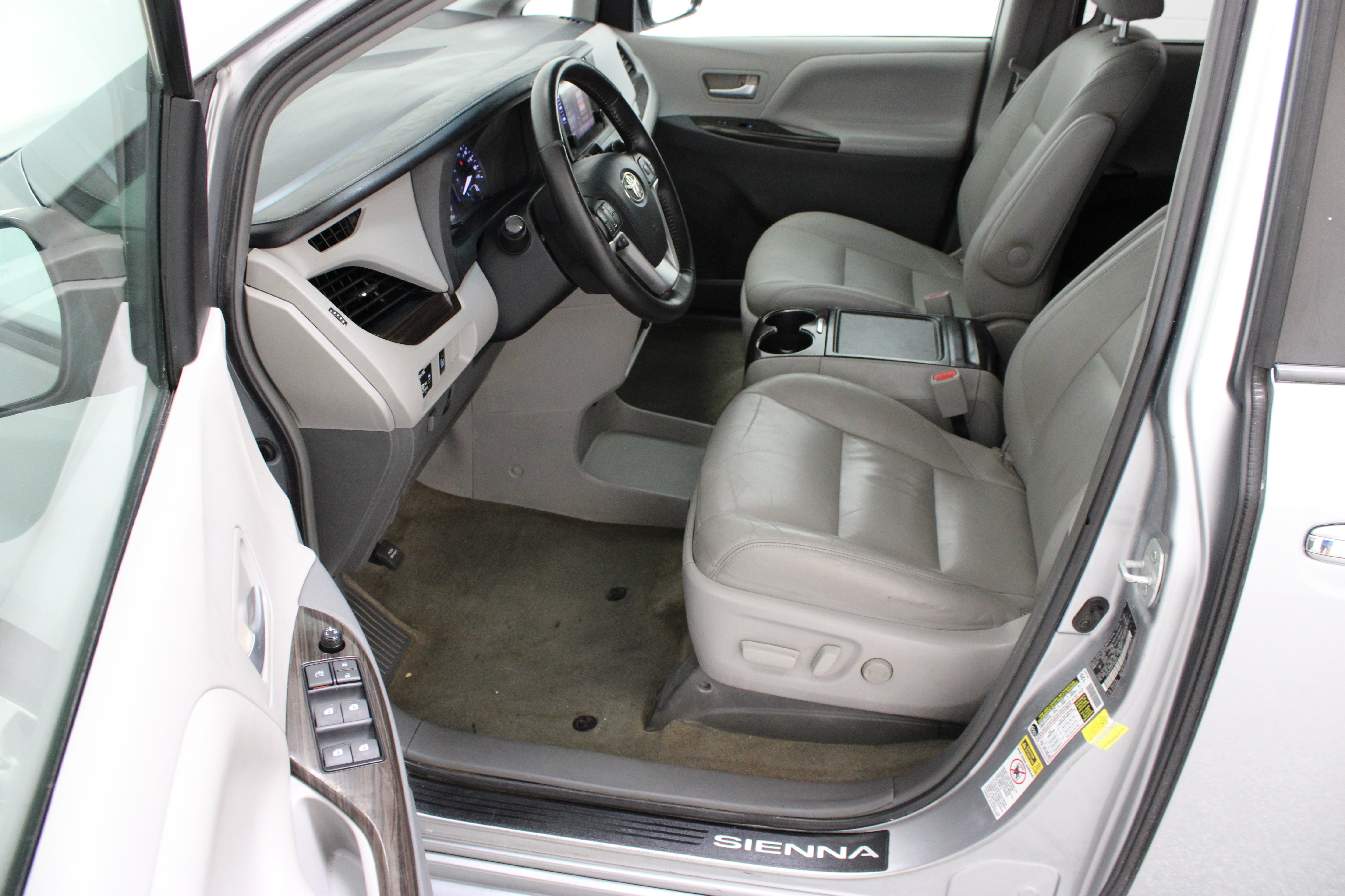 Used 2015 Silver Sky Metallic Toyota XLE Premium 3.5L image 14