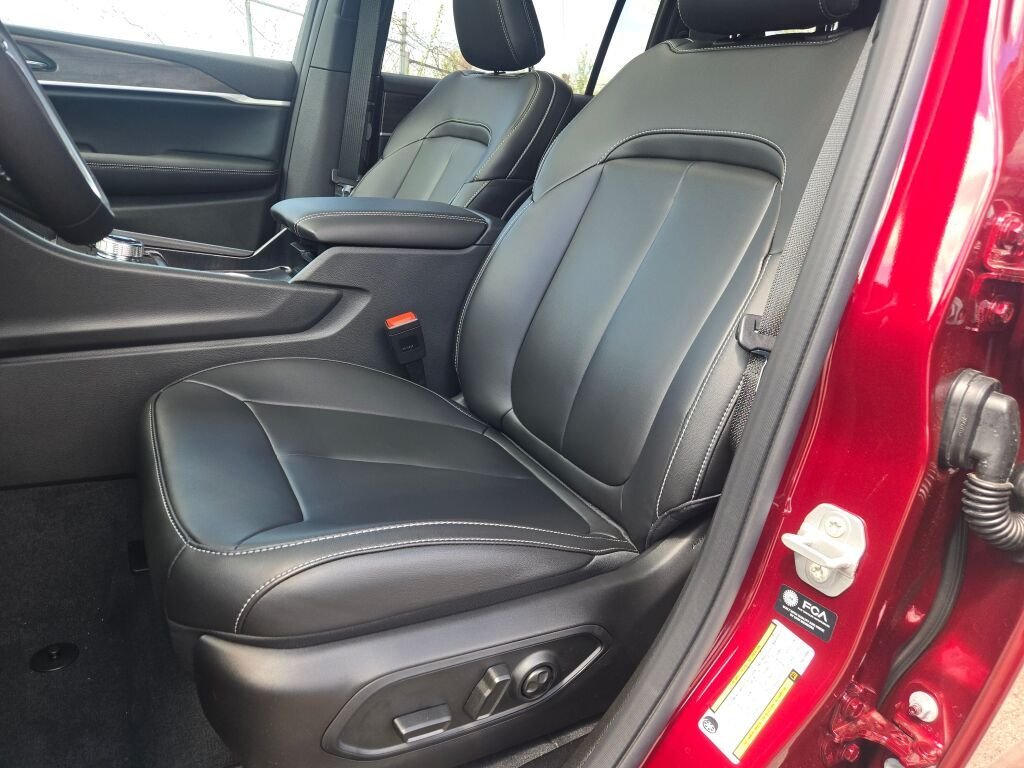 New 2026 Velvet Red Pearl-Coat Exterior Paint Jeep Limited image 23