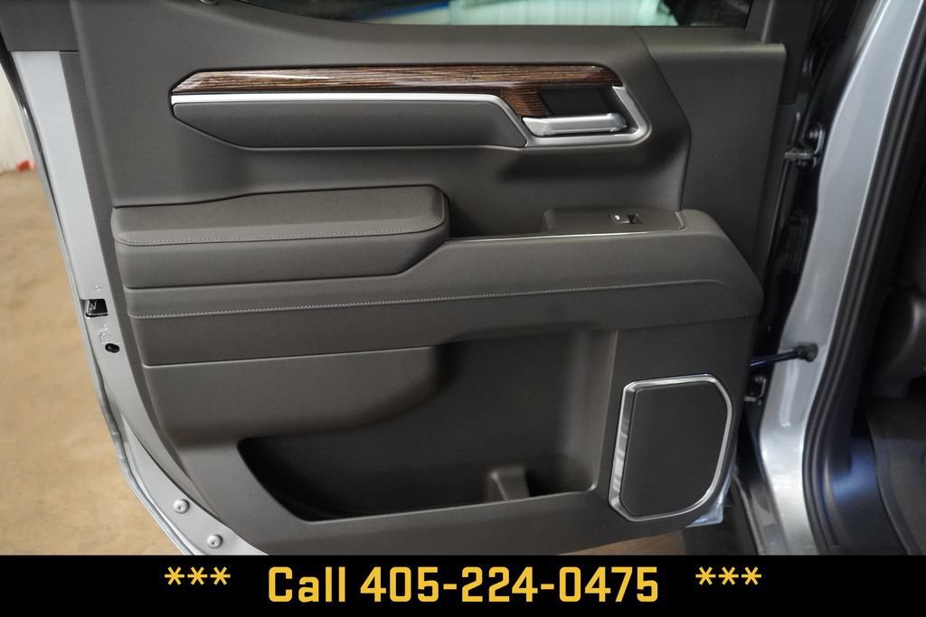 New 2026 Sterling Metallic GMC Elevation image 32