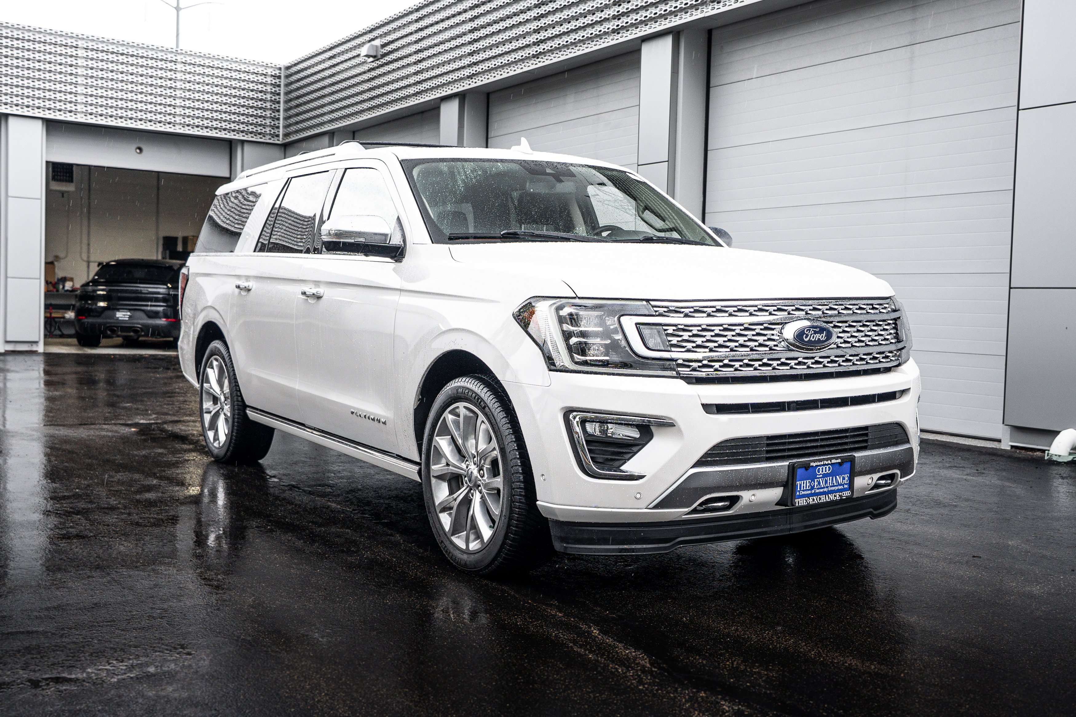 Used 2019 White Platinum Metallic Tri-Coat Ford Platinum image 2
