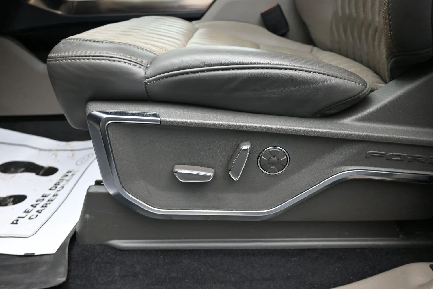Used 2025 Agate Black Ford Platinum image 27