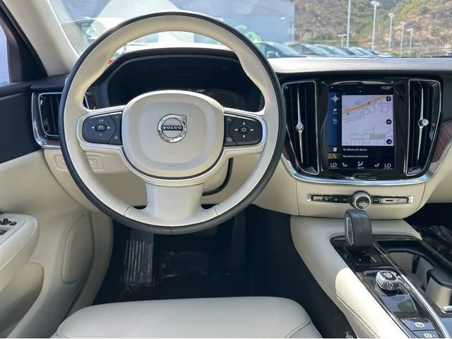 2022 Volvo S60 R-Design Expression - Photo 8
