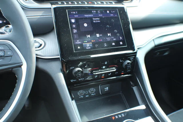 Used 2024 Baltic Gray Metallic Clearcoat Jeep Altitude X image 10