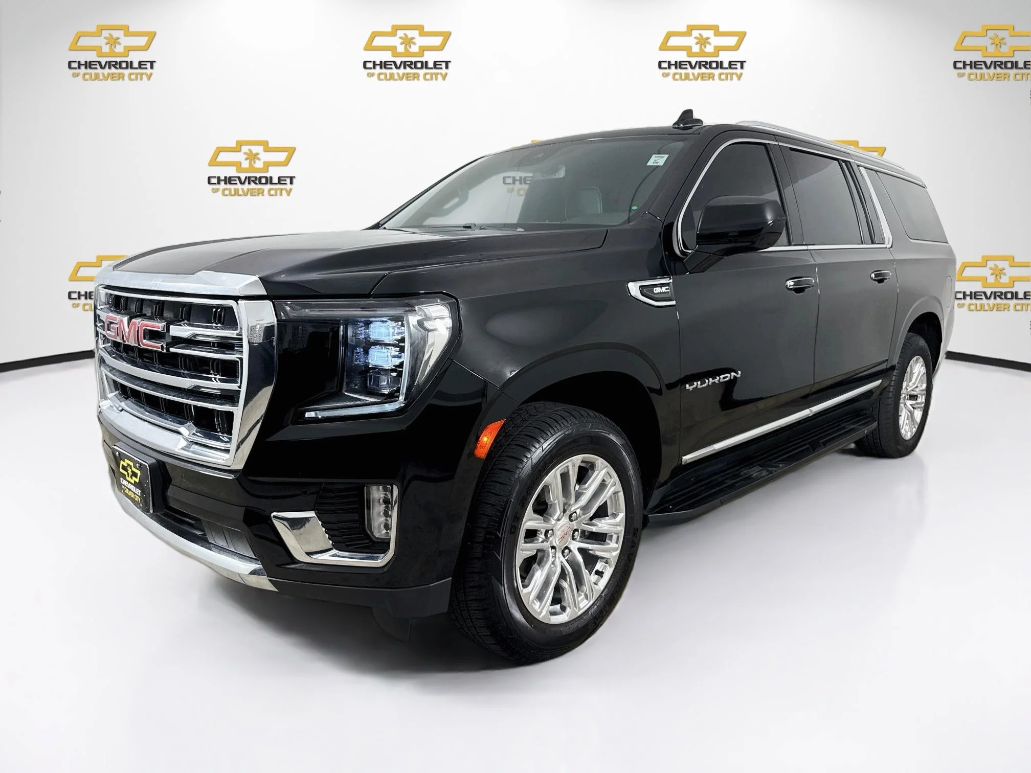 Used 2023 ONYX BLACK GMC SLT image 3