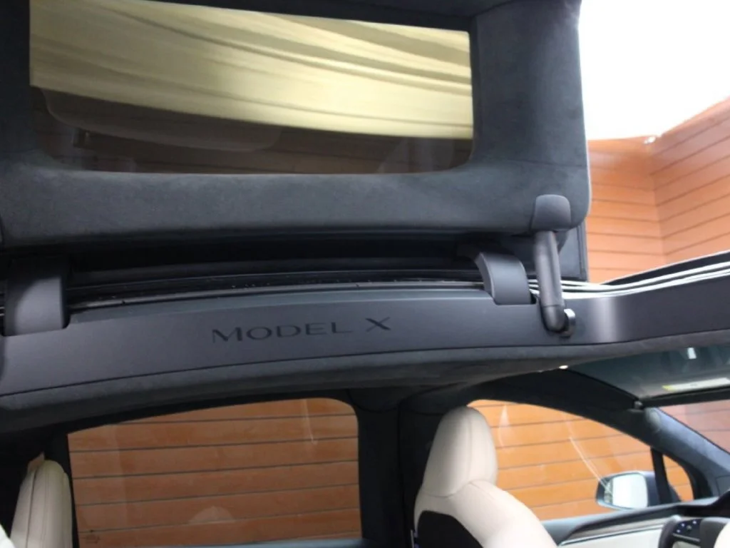 Used 2022  Tesla Base image 11