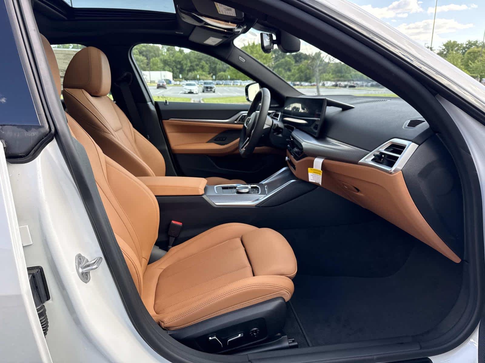 New 2026 Mineral White Metallic BMW xDrive40 image 16