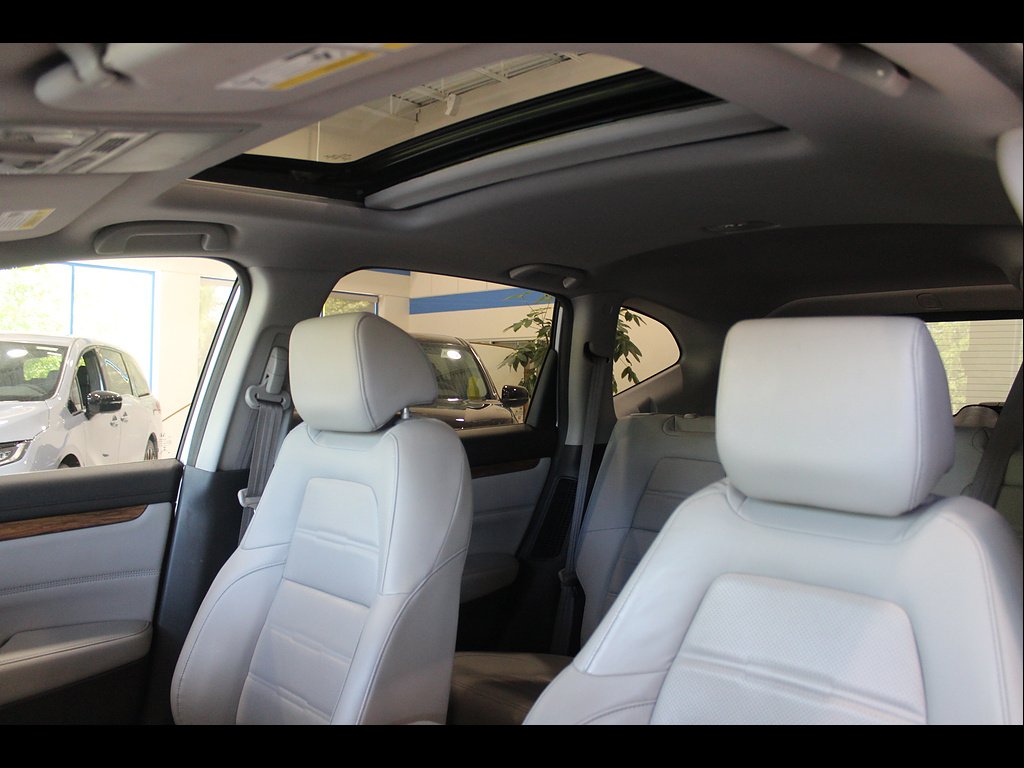 Used 2020 Lunar Silver Metallic Honda Touring image 14