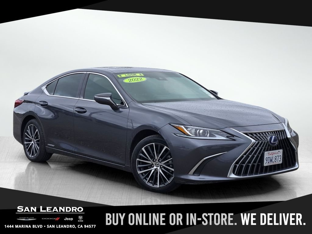 2022 Lexus ES 300h 300h's photo
