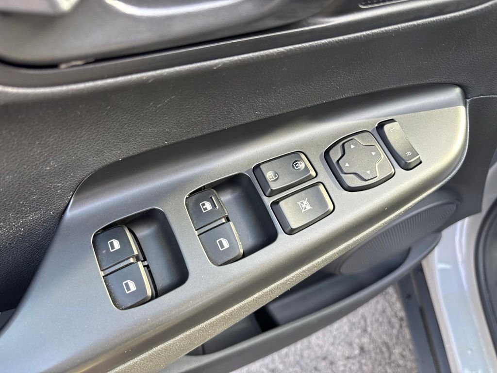 Used 2022 Silver Hyundai SEL image 19