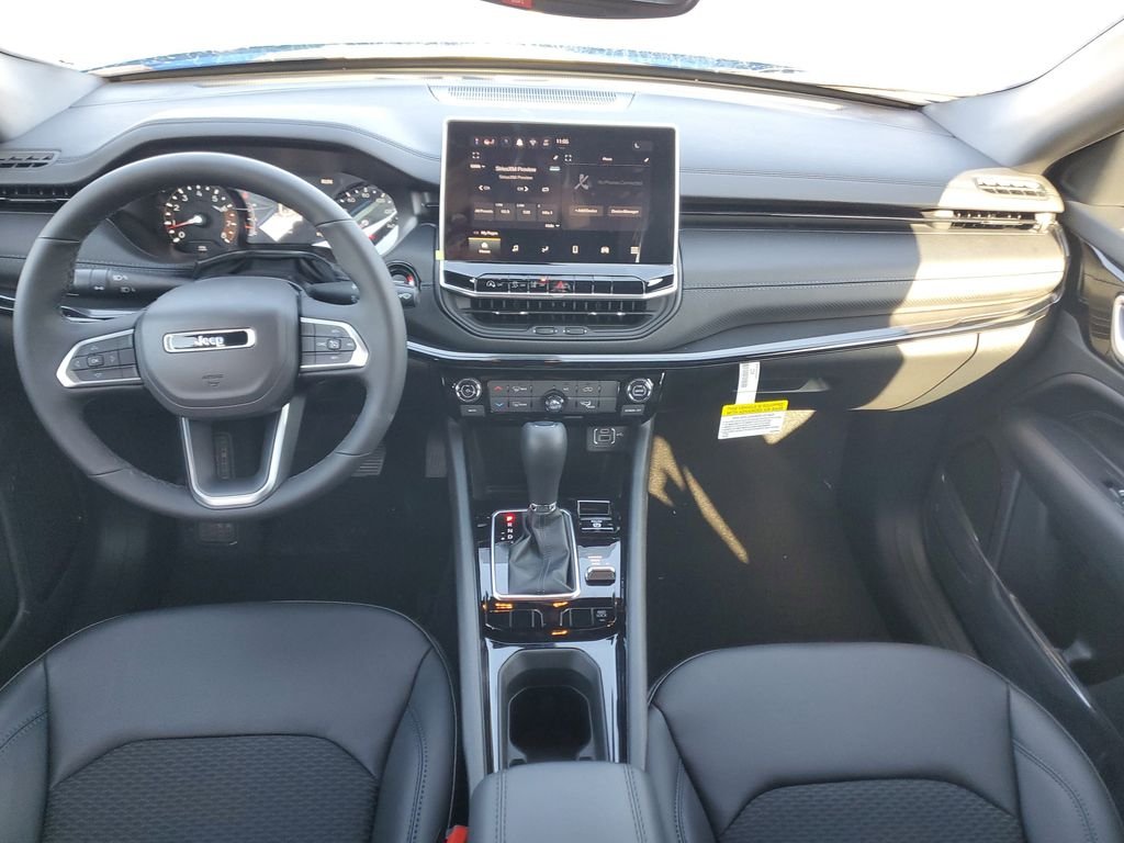 New 2026 Hydro Blue Pearlcoat Jeep Latitude image 11