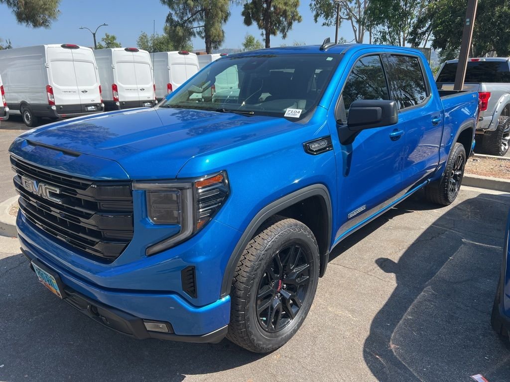 2023 GMC Sierra 4WD Crew Cab Short Box Elevation's photo