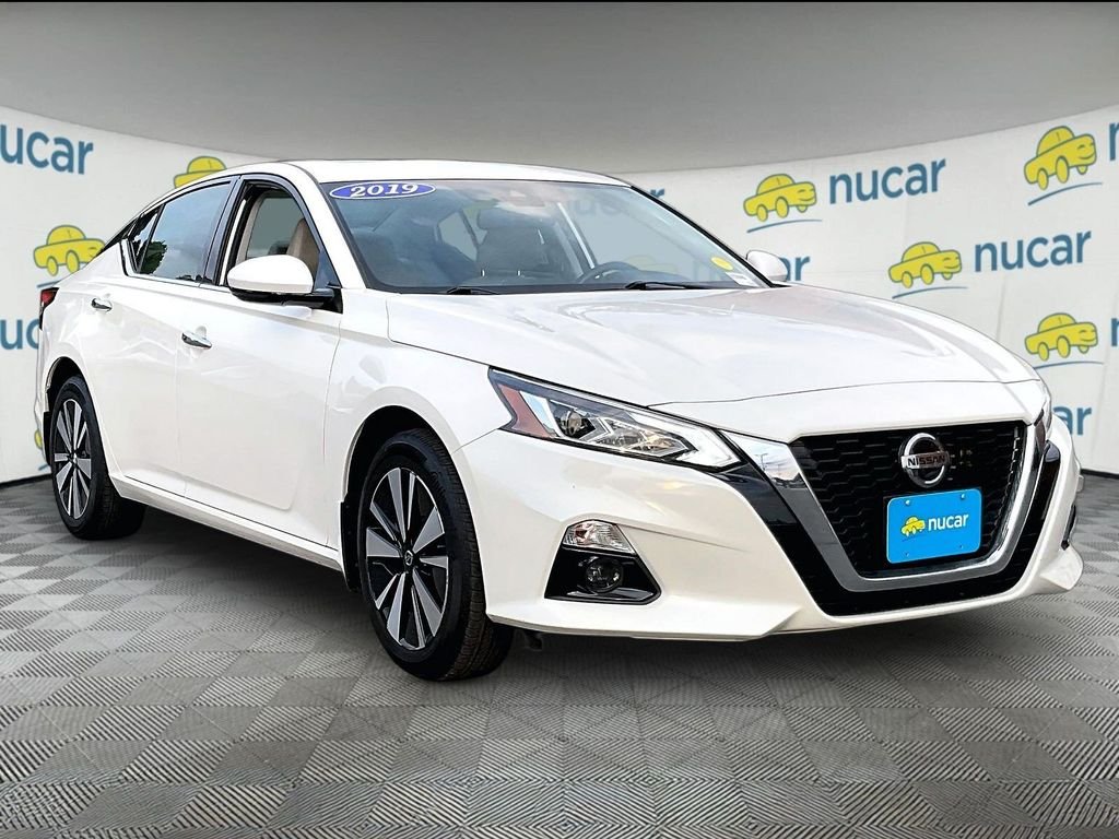 Used 2019 White Nissan 2.5 SL image 1