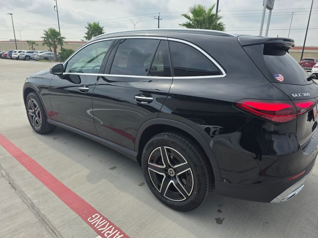 New 2026 Black Mercedes-Benz GLC 300 image 5