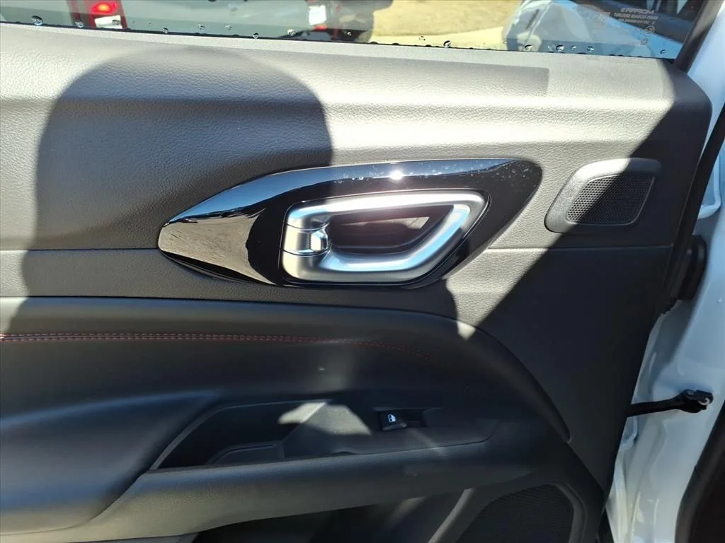 New 2026 Bright White Clear-Coat Exterior Paint Jeep Trailhawk image 6