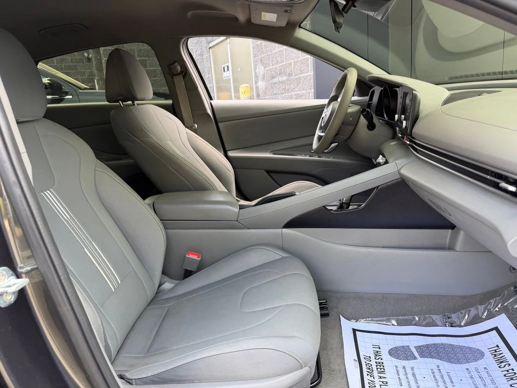 Used 2023 Gray Hyundai SEL image 28