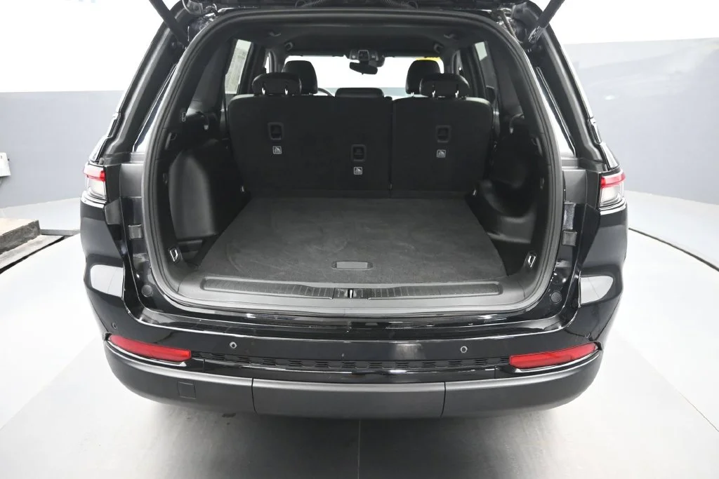 Used 2023 Black Jeep Altitude X image 11