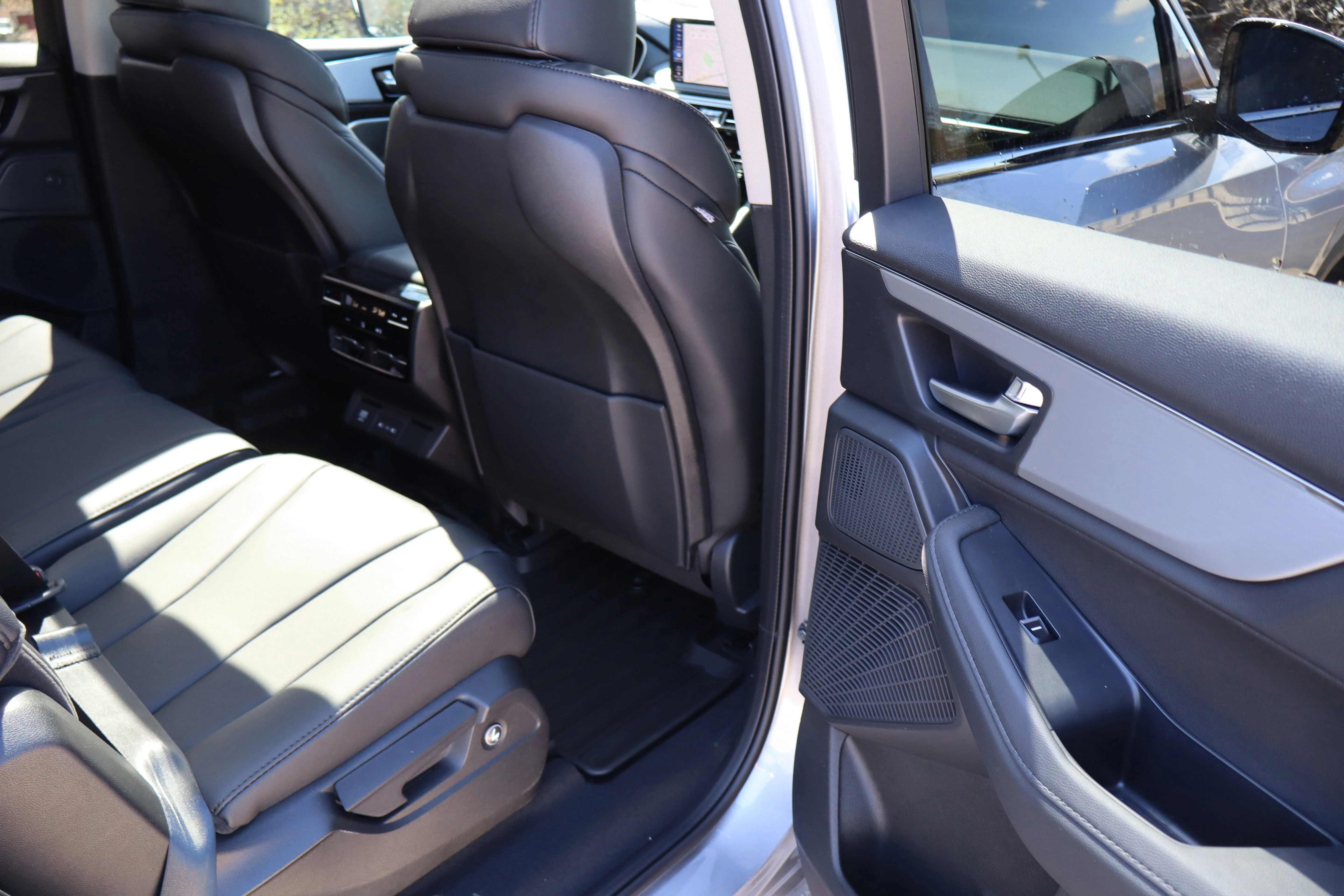 New 2026 Solar Silver Metallic Acura 4MDX image 30